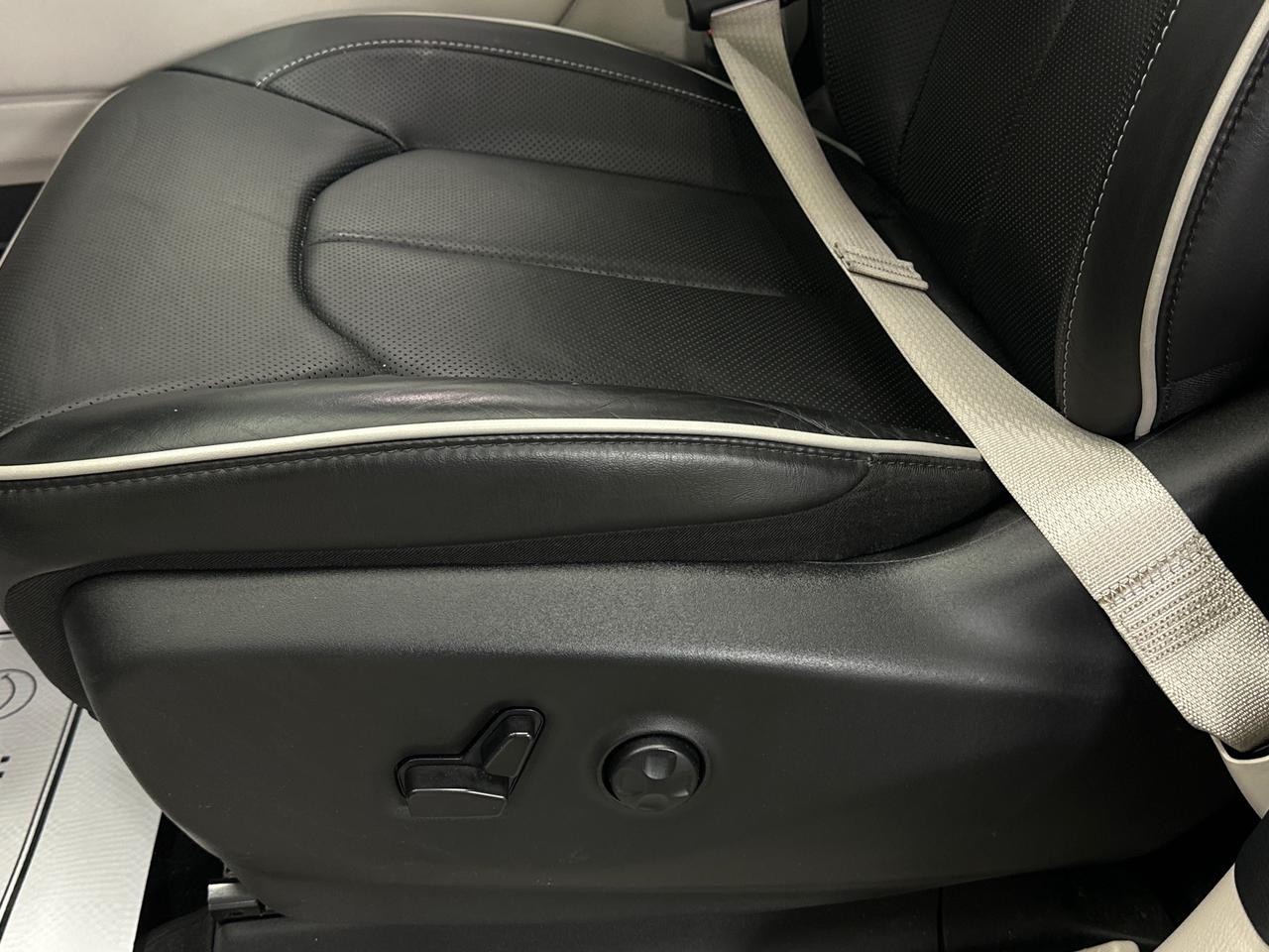 2024 Chrysler Pacifica Limited Front-Wheel Drive Passenger Van Photo