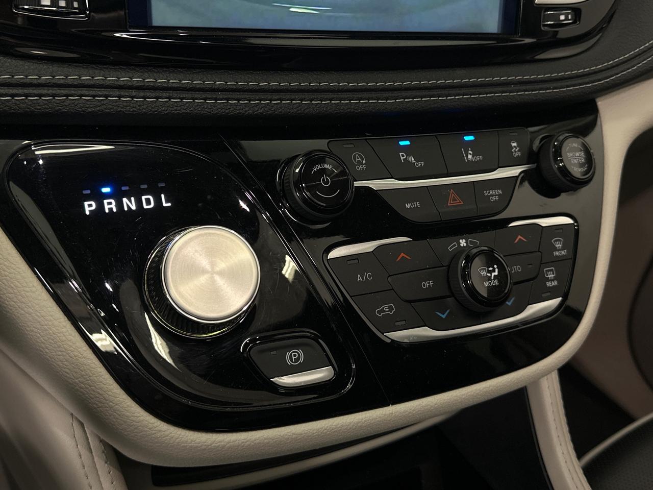2024 Chrysler Pacifica Limited Front-Wheel Drive Passenger Van Photo