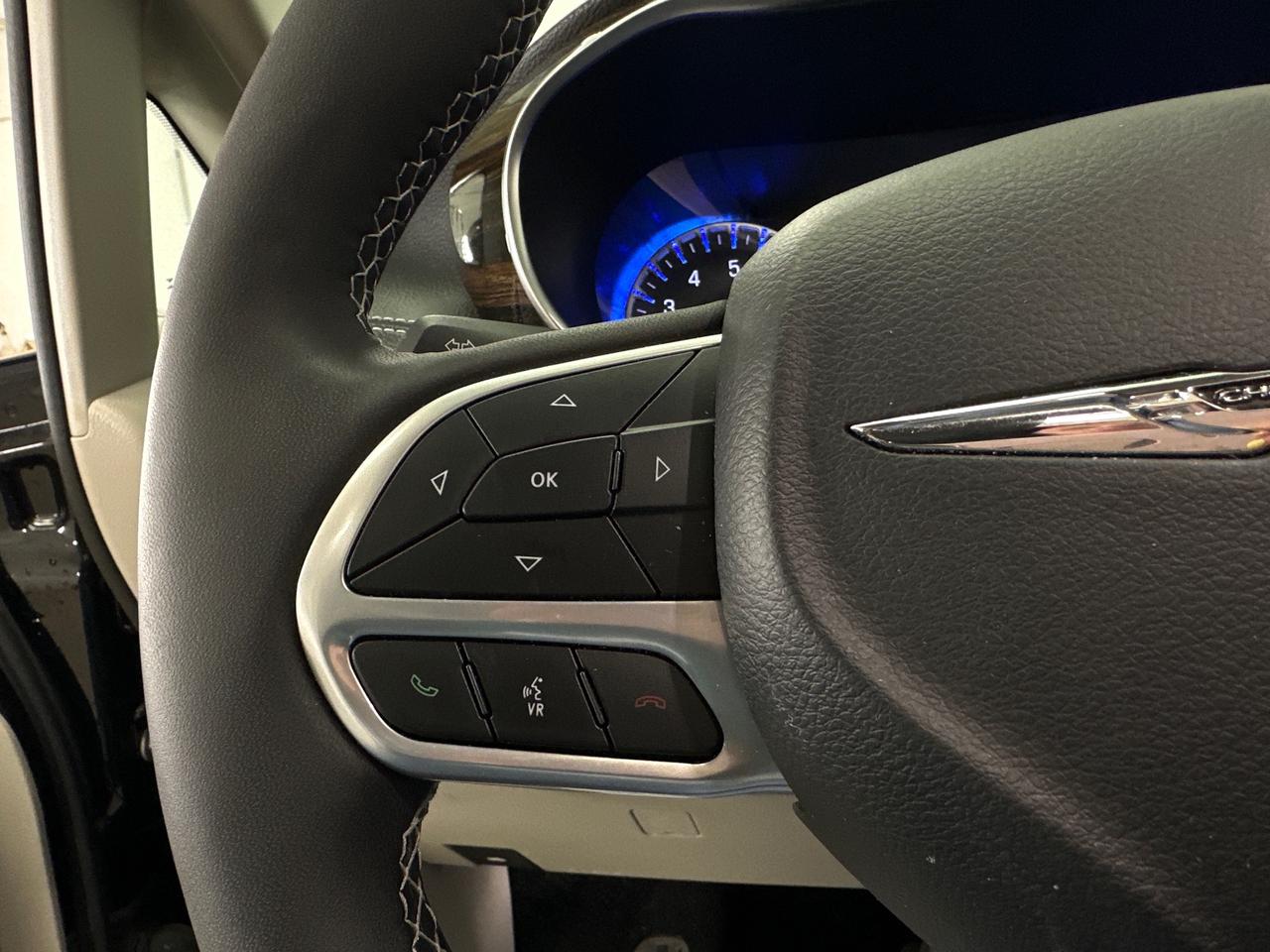 2024 Chrysler Pacifica Limited Front-Wheel Drive Passenger Van Photo