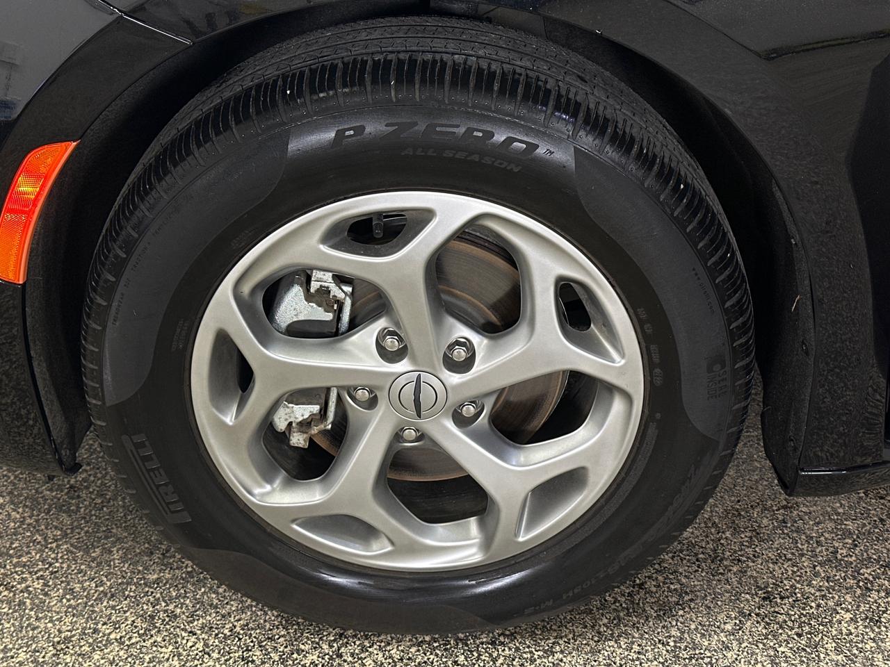 2024 Chrysler Pacifica Limited Front-Wheel Drive Passenger Van Photo