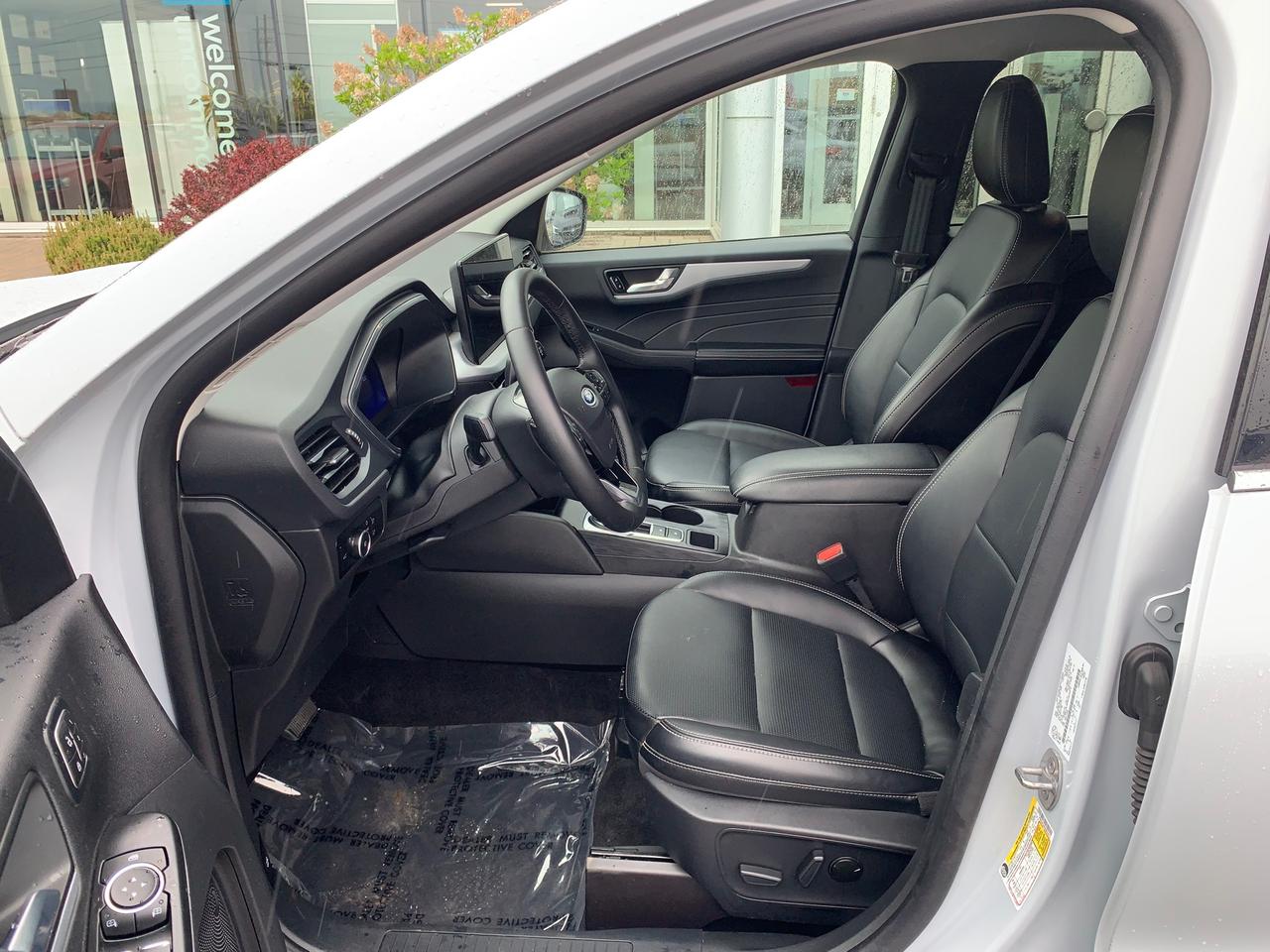 2025 Ford Escape Platinum 4dr All-Wheel Drive Photo