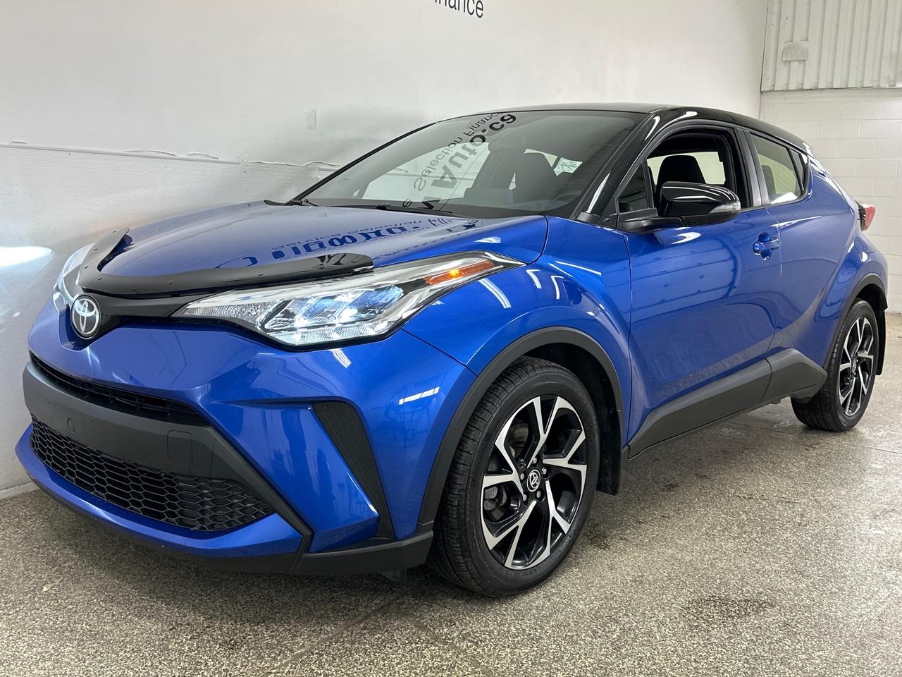 2022 Toyota C-HR XLE Premium Photo2