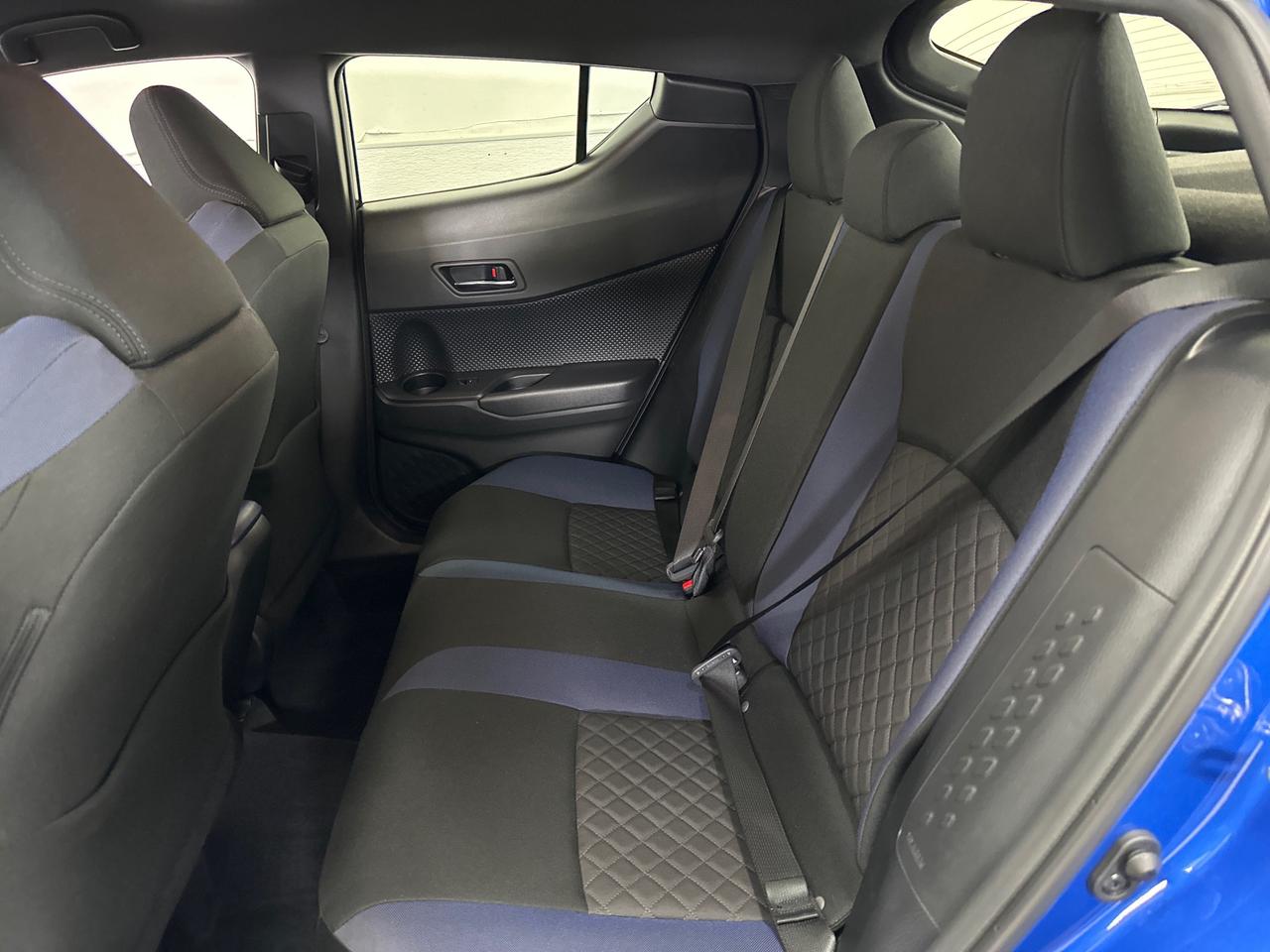 2022 Toyota C-HR XLE Premium Photo
