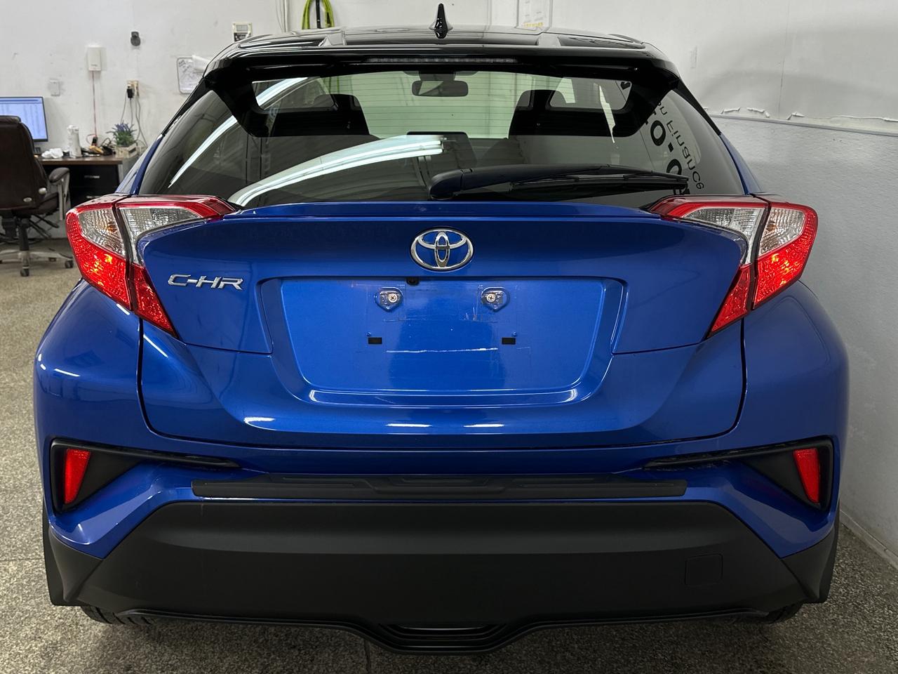 2022 Toyota C-HR XLE Premium Photo