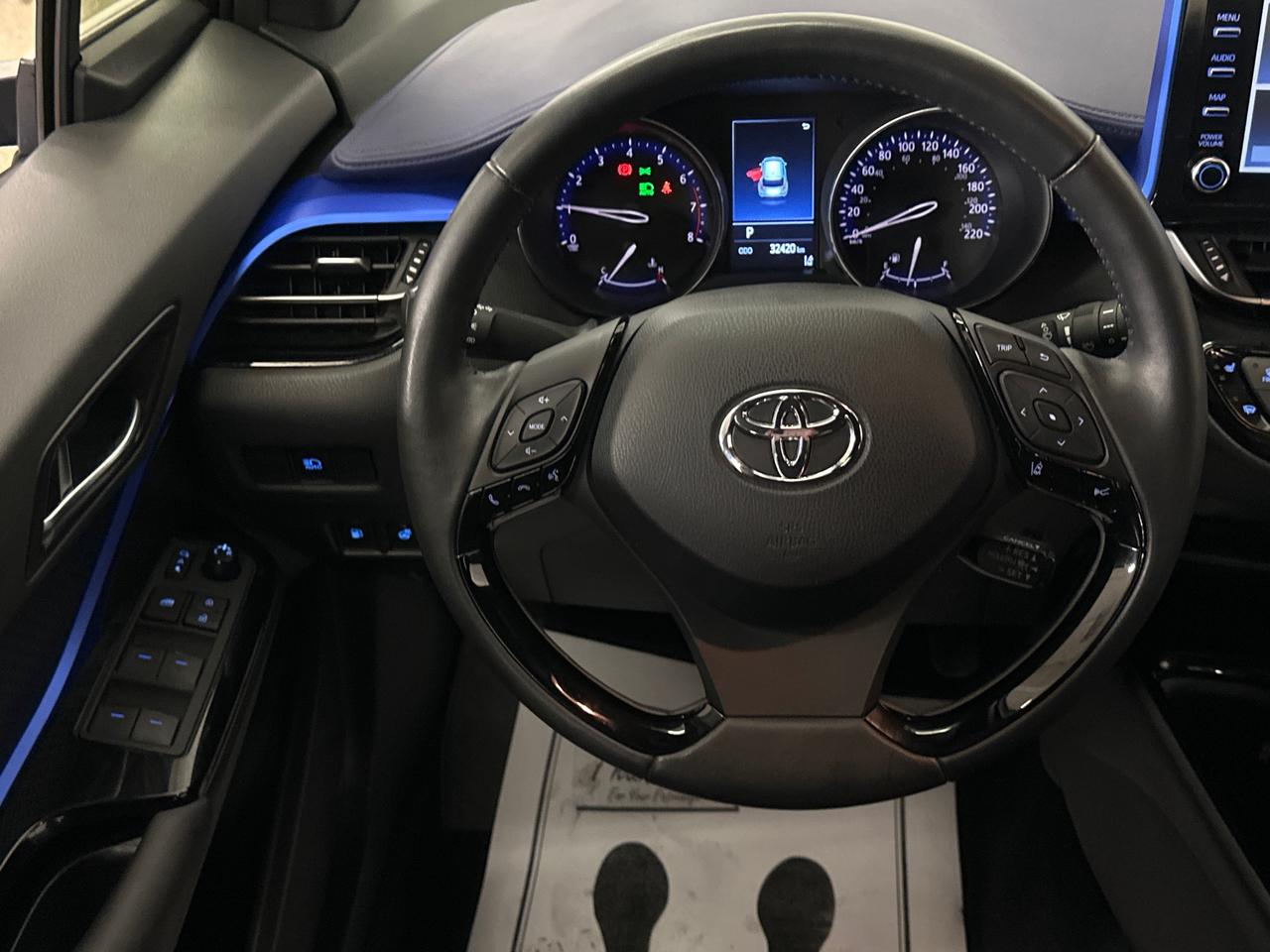 2022 Toyota C-HR XLE Premium Photo