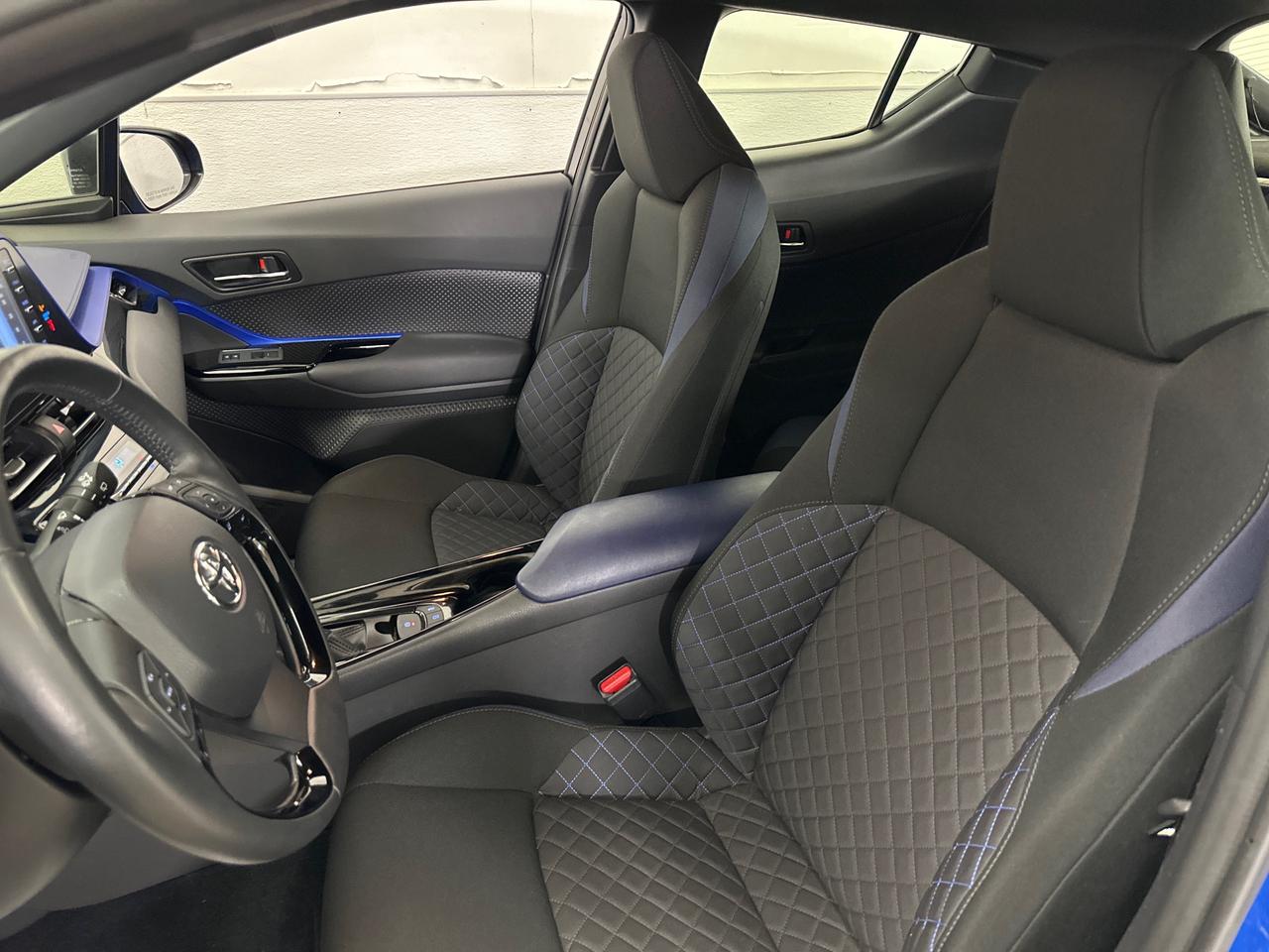 2022 Toyota C-HR XLE Premium Photo