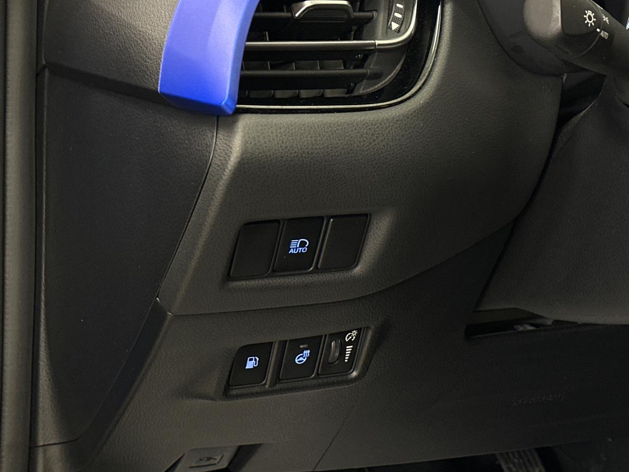 2022 Toyota C-HR XLE Premium Photo