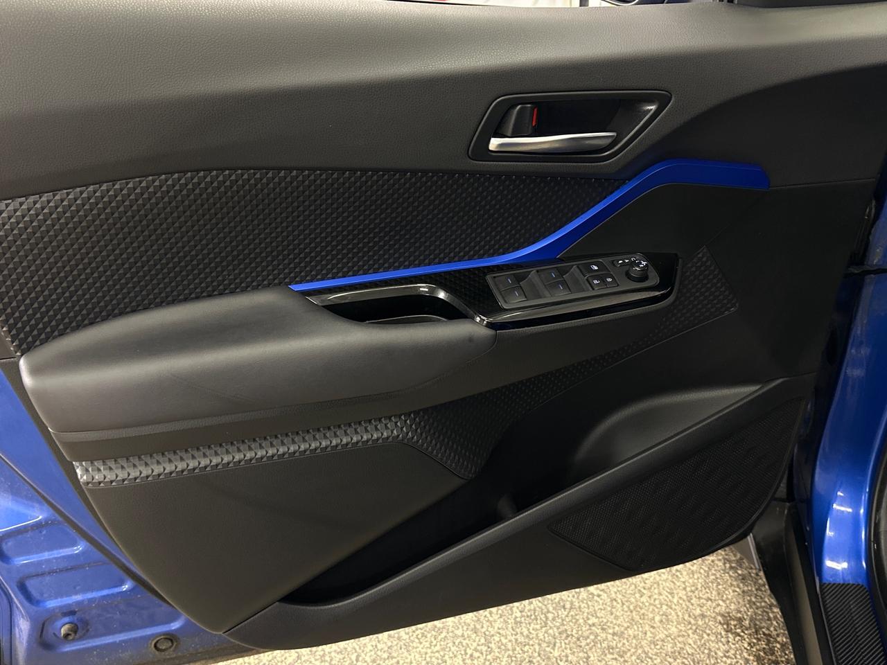2022 Toyota C-HR XLE Premium Photo