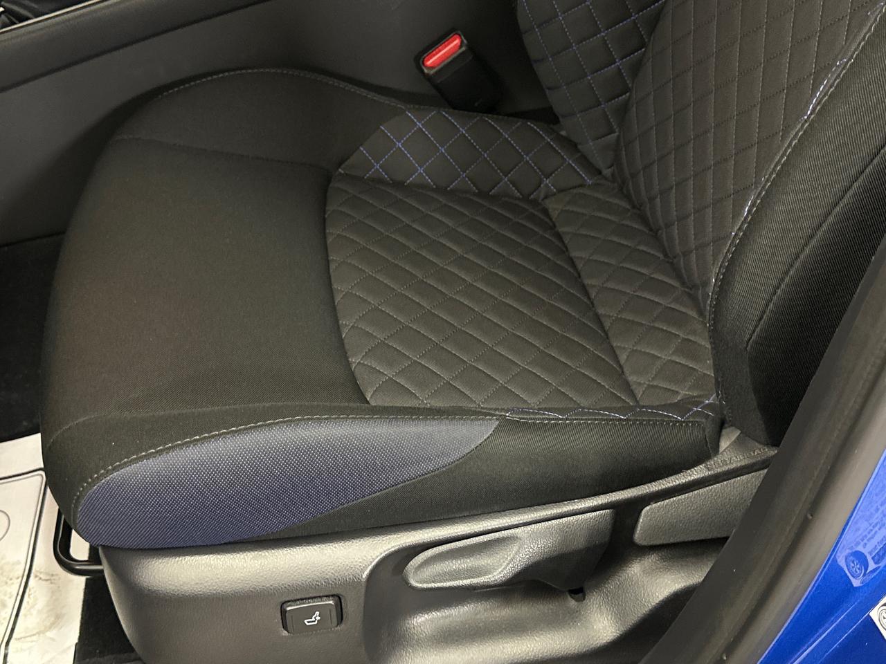 2022 Toyota C-HR XLE Premium Photo