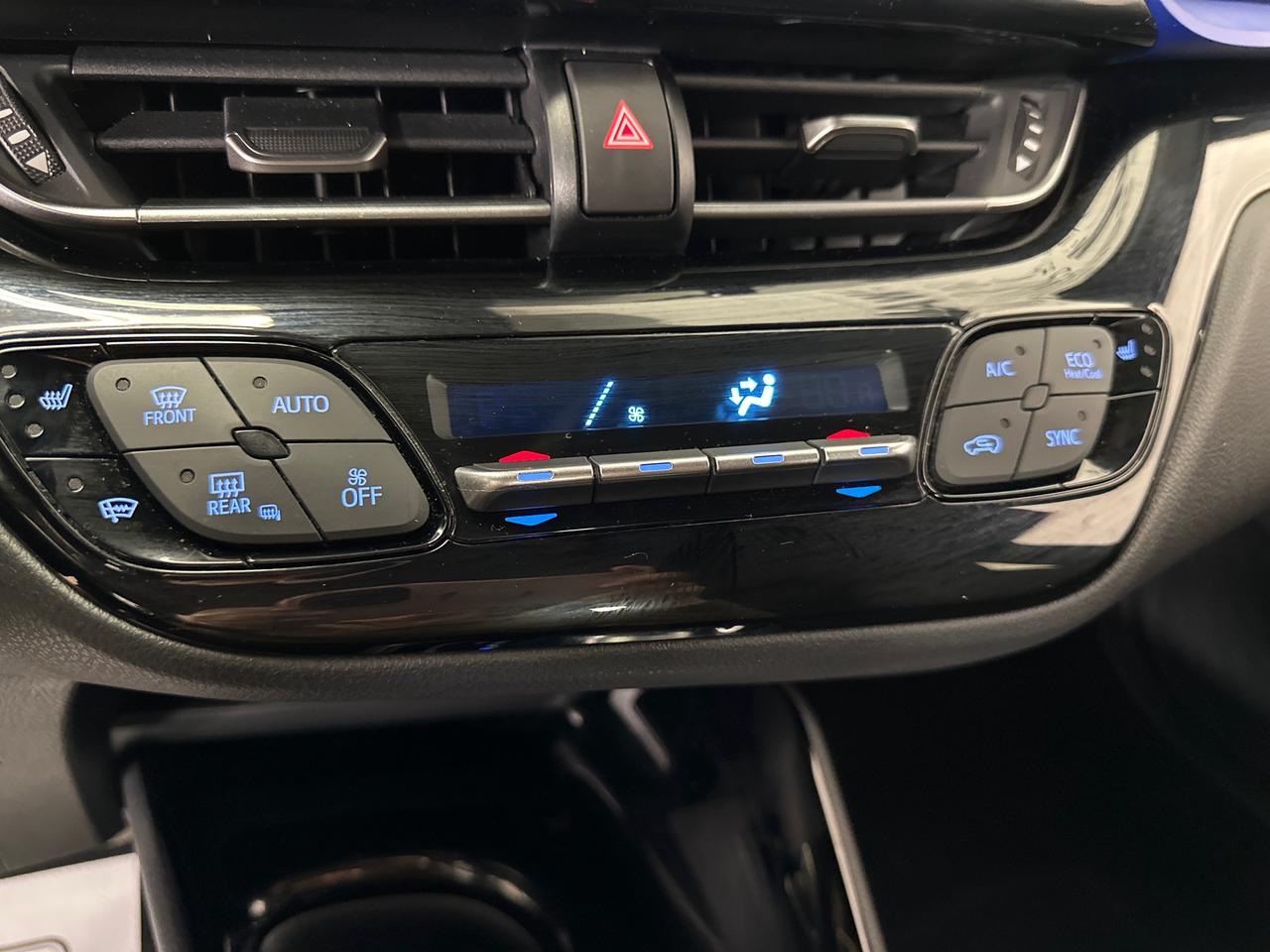2022 Toyota C-HR XLE Premium Photo
