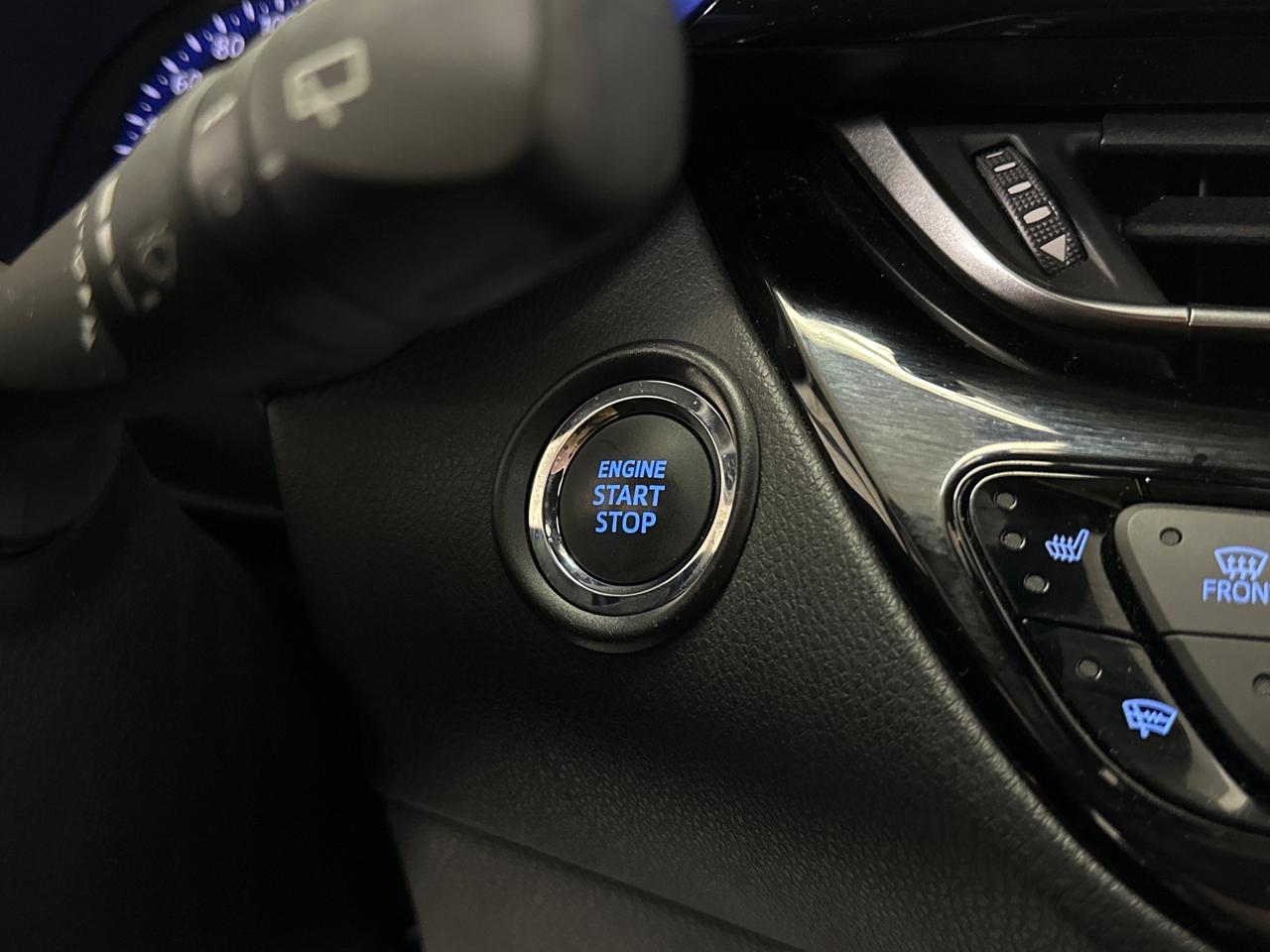 2022 Toyota C-HR XLE Premium Photo