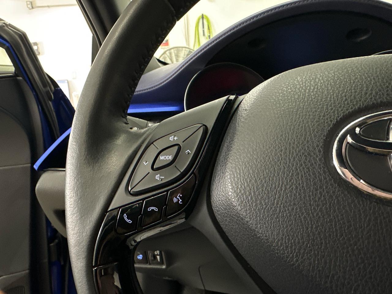 2022 Toyota C-HR XLE Premium Photo