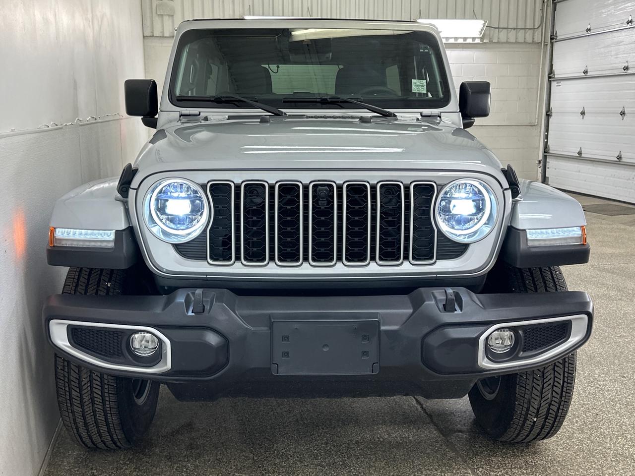 2024 Jeep Wrangler Sahara Photo