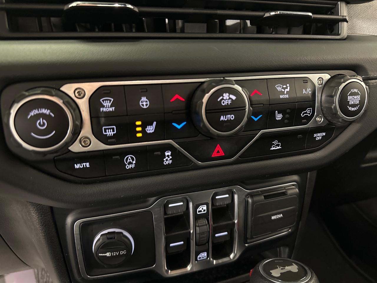 2024 Jeep Wrangler Sahara Photo