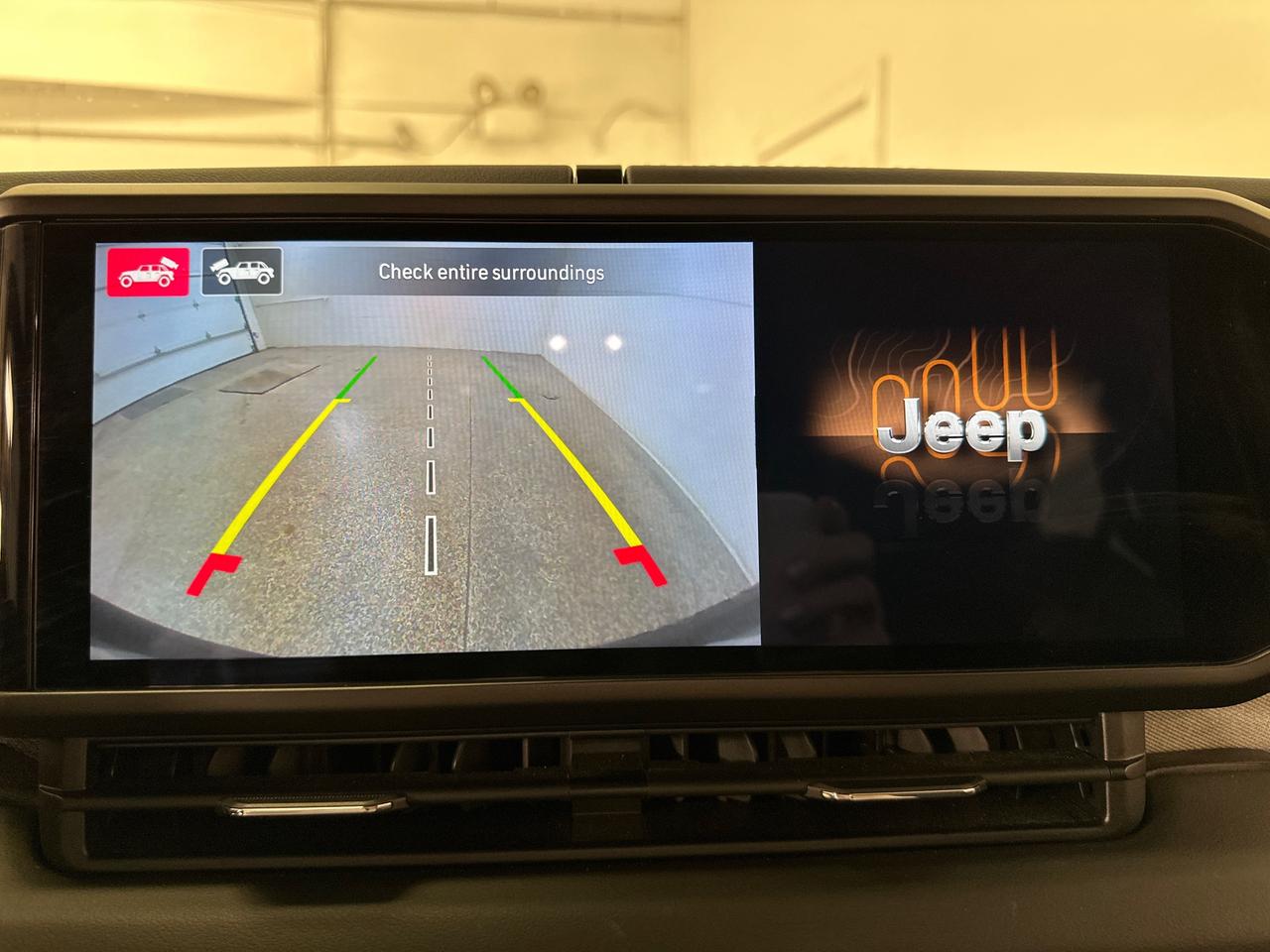 2024 Jeep Wrangler Sahara Photo