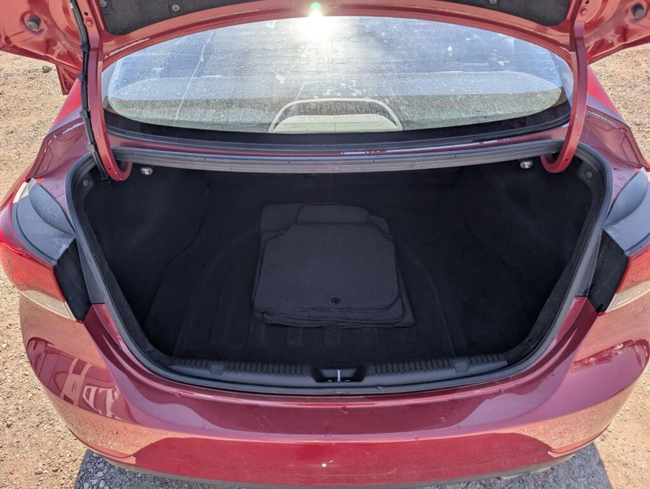 2016 Hyundai Elantra GLS   CAMERA   SUNROOF   HTD SEATS Photo