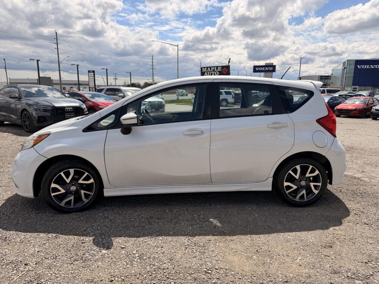 2015 Nissan Versa Note SR   CAMERA  HTD SEATS   BLUETOOTH Photo