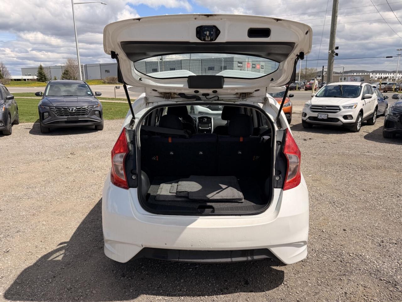 2015 Nissan Versa Note SR   CAMERA  HTD SEATS   BLUETOOTH Photo