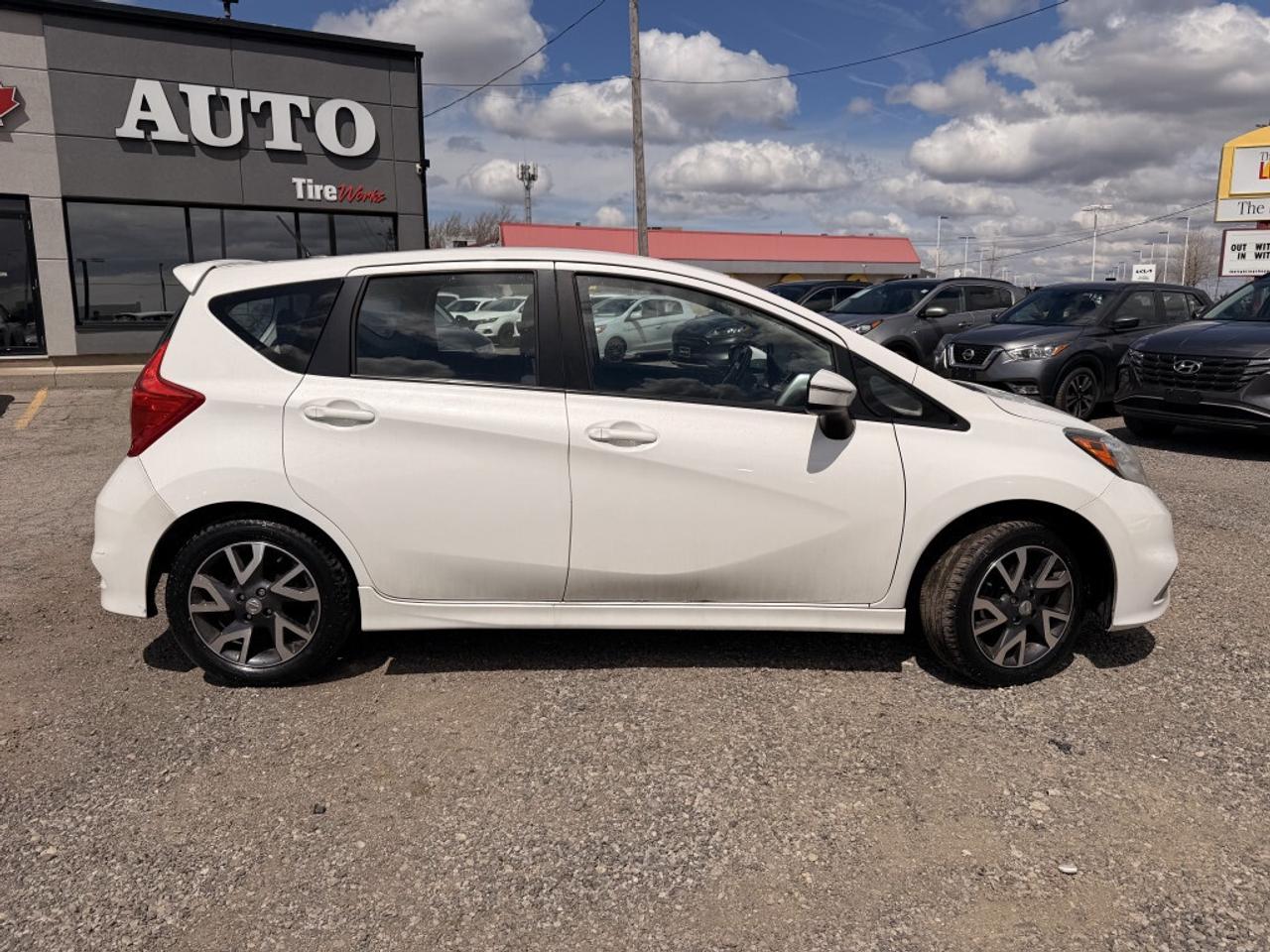 2015 Nissan Versa Note SR   CAMERA  HTD SEATS   BLUETOOTH Photo
