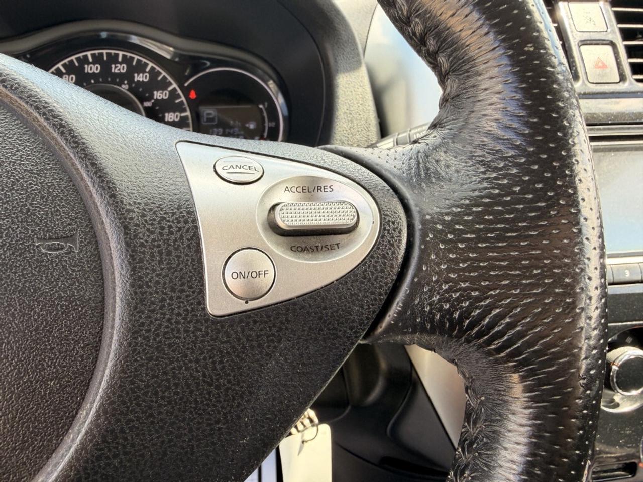 2015 Nissan Versa Note SR   CAMERA  HTD SEATS   BLUETOOTH Photo