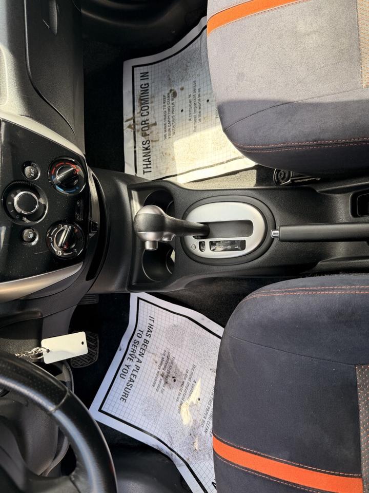 2015 Nissan Versa Note SR   CAMERA  HTD SEATS   BLUETOOTH Photo