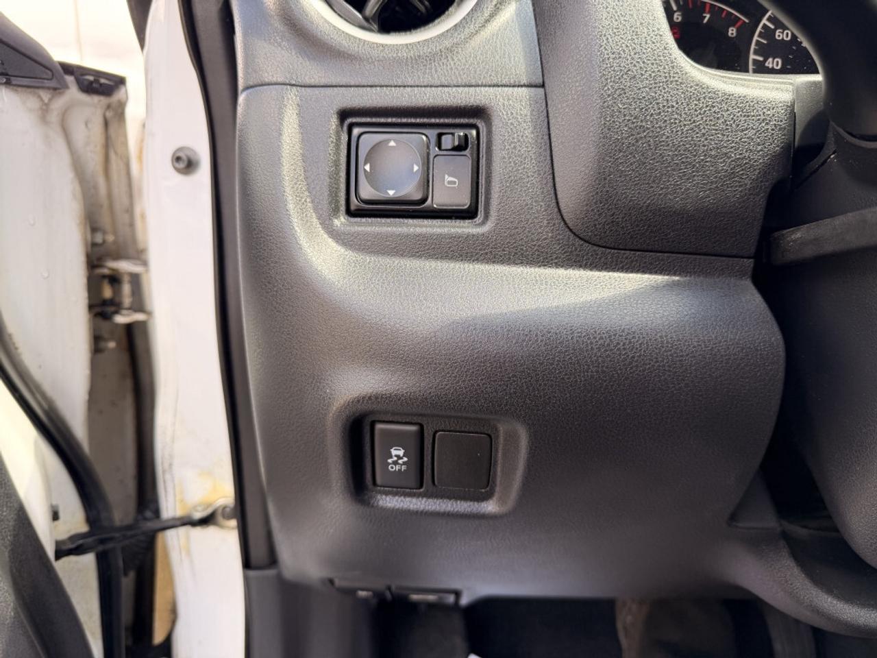 2015 Nissan Versa Note SR   CAMERA  HTD SEATS   BLUETOOTH Photo