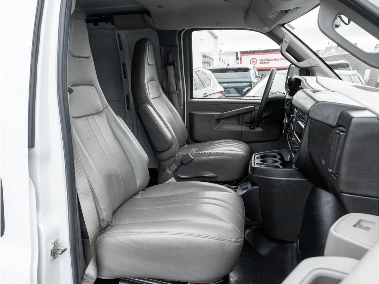 2024 GMC Savana 2500 Work Van Rear-Wheel Drive Extended Cargo Van Photo