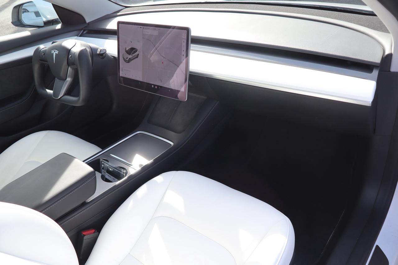 2022 Tesla Model 3 SR+   NO ACCIDENT   CLEAN CARFAX   WHITE INTERIOR Photo
