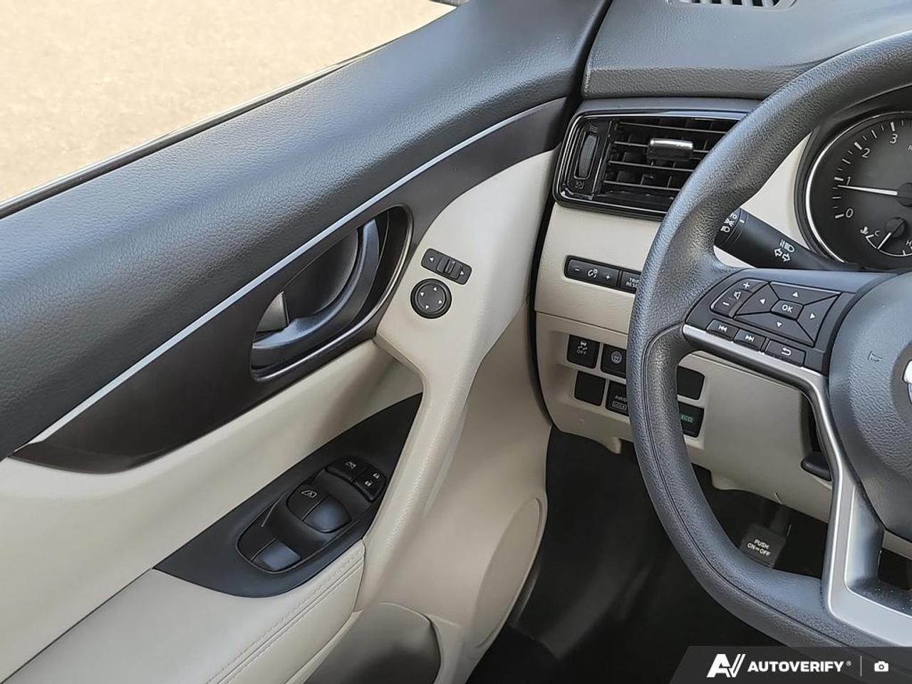 2023 Nissan Qashqai S HEATED SEATS   SMART DEVICE INTEGRATION   LANE A Photo