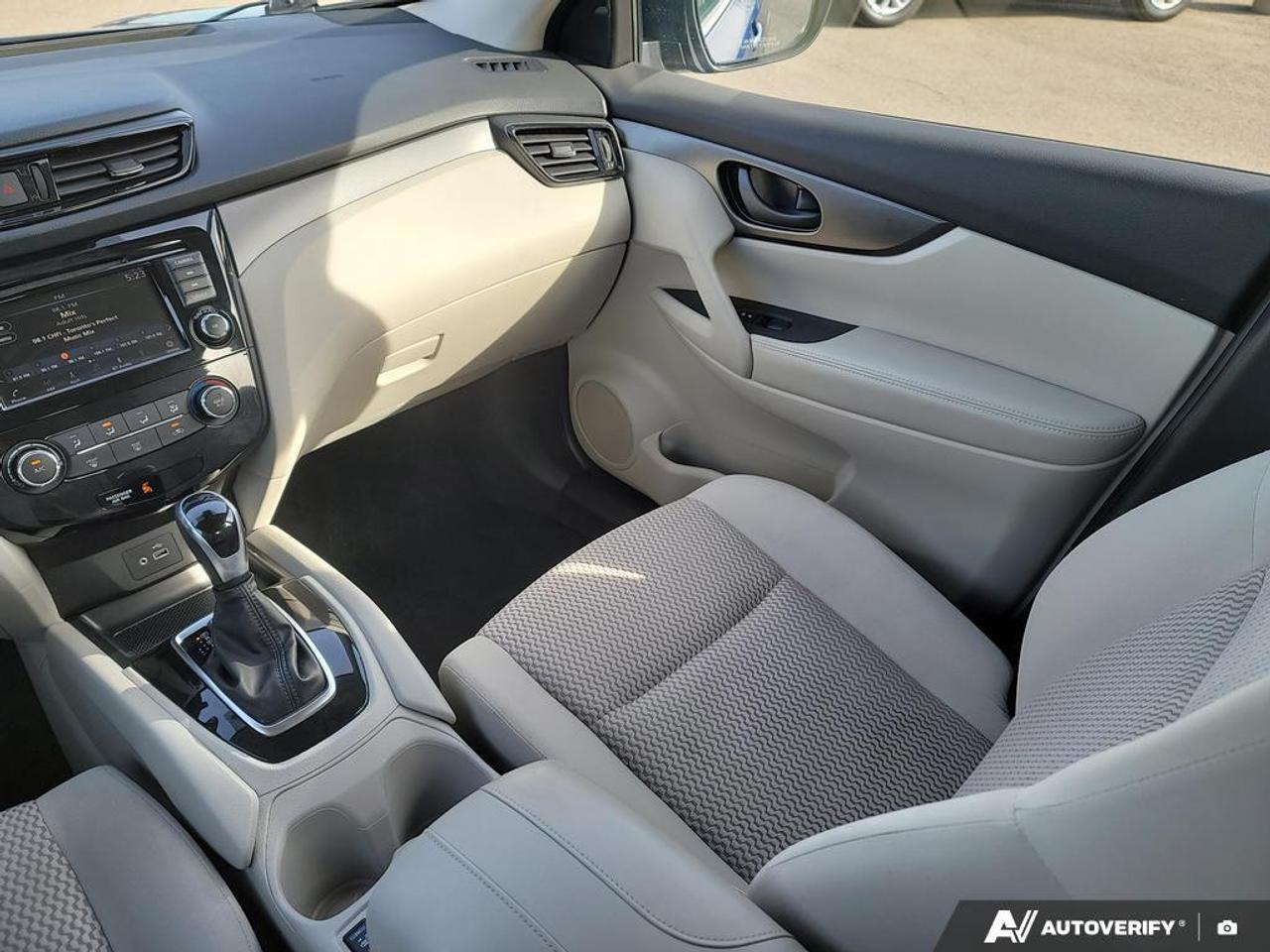 2023 Nissan Qashqai S HEATED SEATS   SMART DEVICE INTEGRATION   LANE A Photo