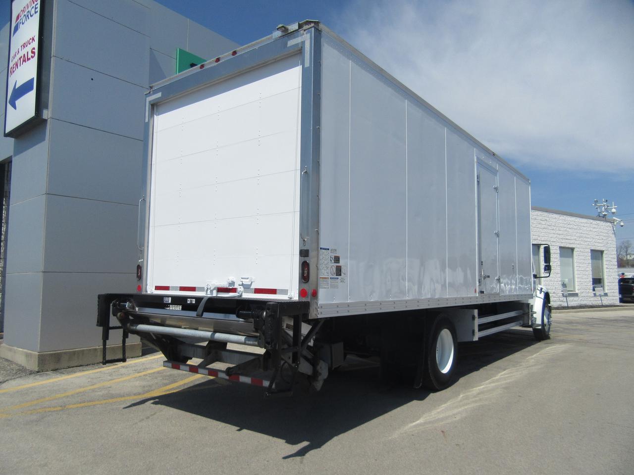 2019 Freightliner M2-106 DIESEL 26FT BOX LARGE POWER LIFTGATE Photo4