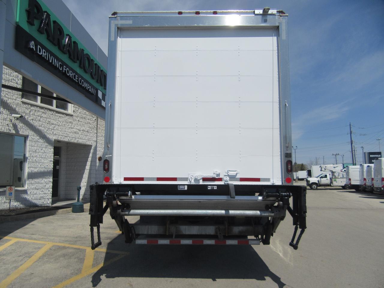 2019 Freightliner M2-106 DIESEL 26FT BOX LARGE POWER LIFTGATE Photo