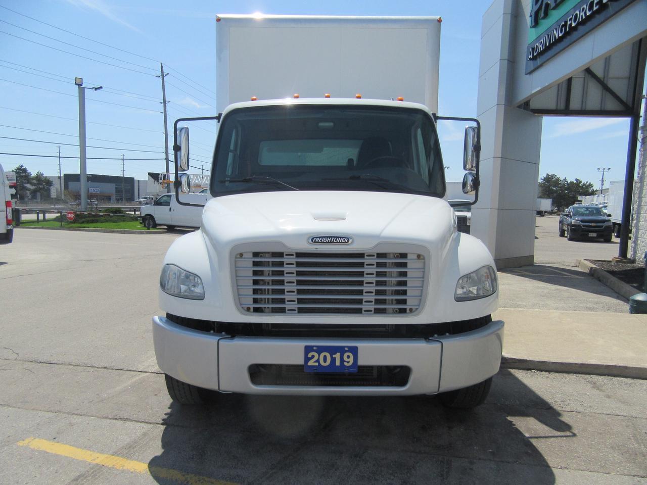 2019 Freightliner M2-106 DIESEL 26FT BOX LARGE POWER LIFTGATE Photo
