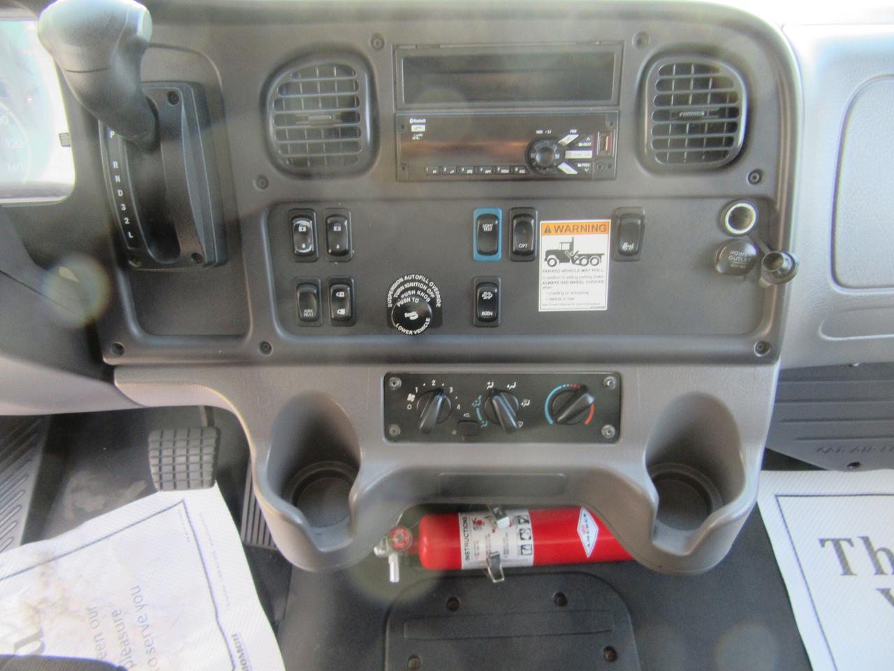 2019 Freightliner M2-106 DIESEL 26FT BOX LARGE POWER LIFTGATE Photo