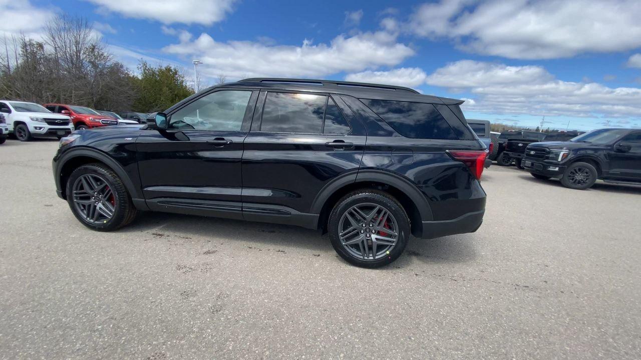 2026 Ford Explorer ST-Line Photo