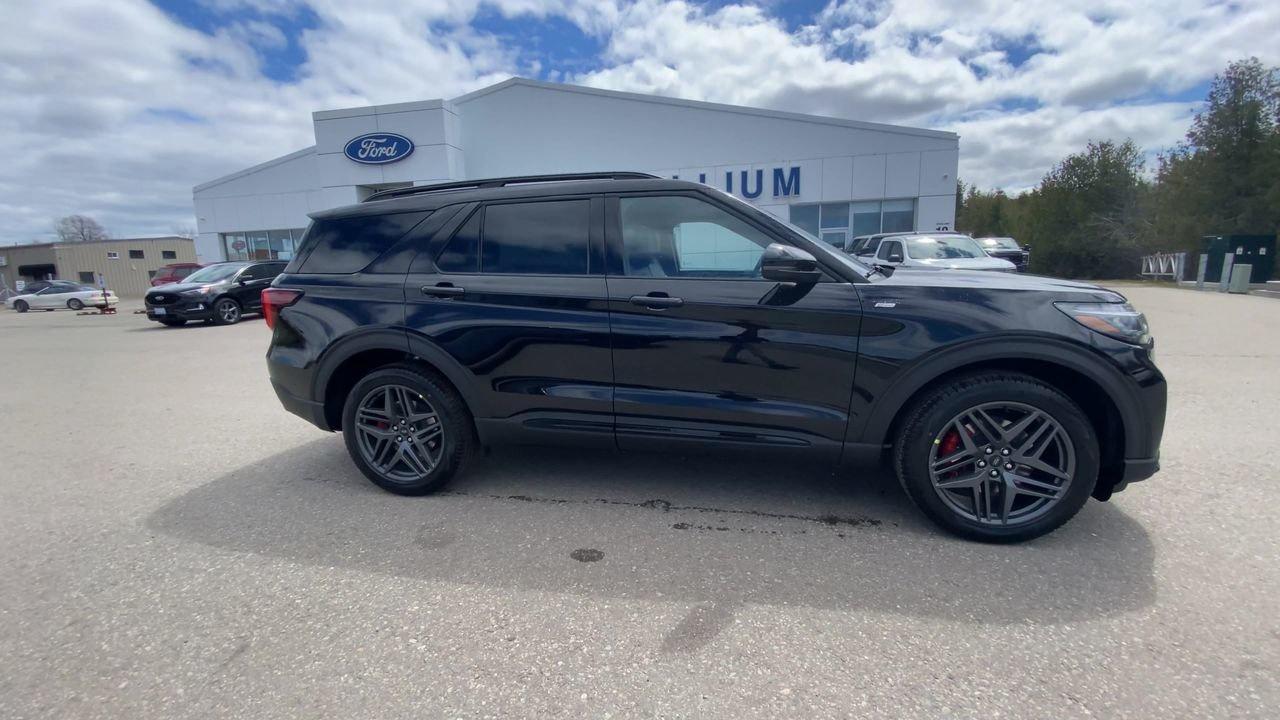 2026 Ford Explorer ST-Line Photo