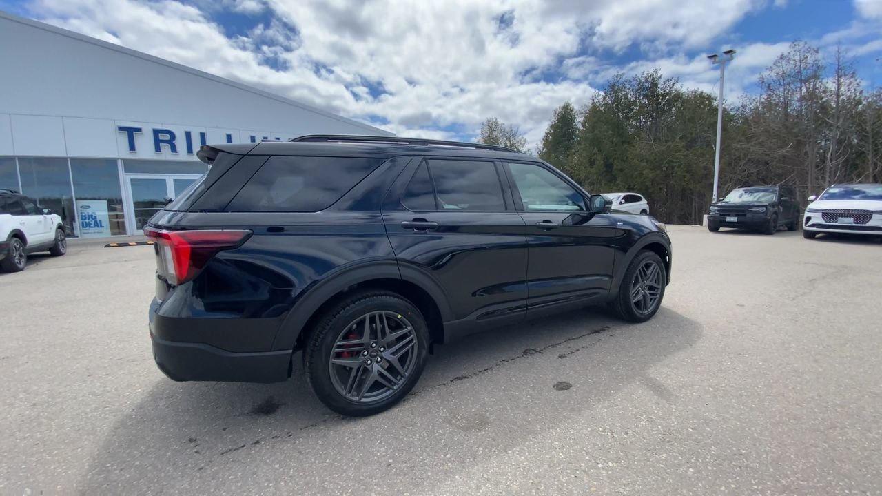 2026 Ford Explorer ST-Line Photo