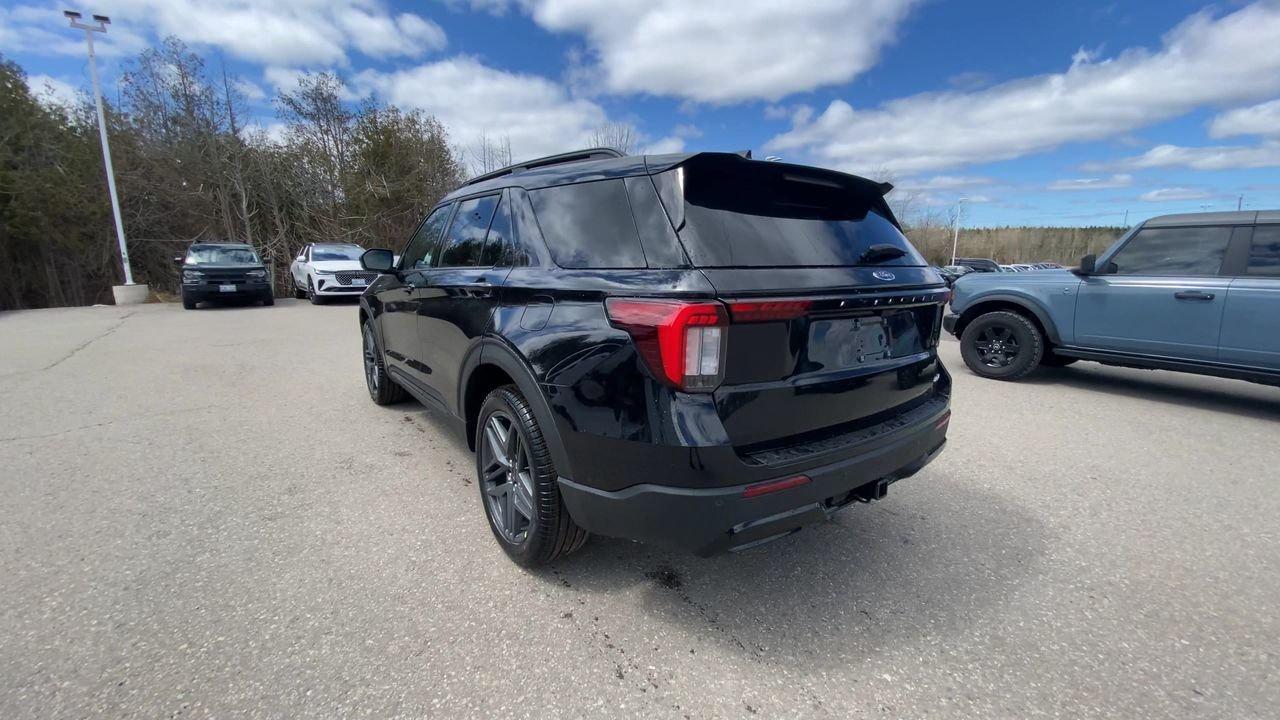 2026 Ford Explorer ST-Line Photo