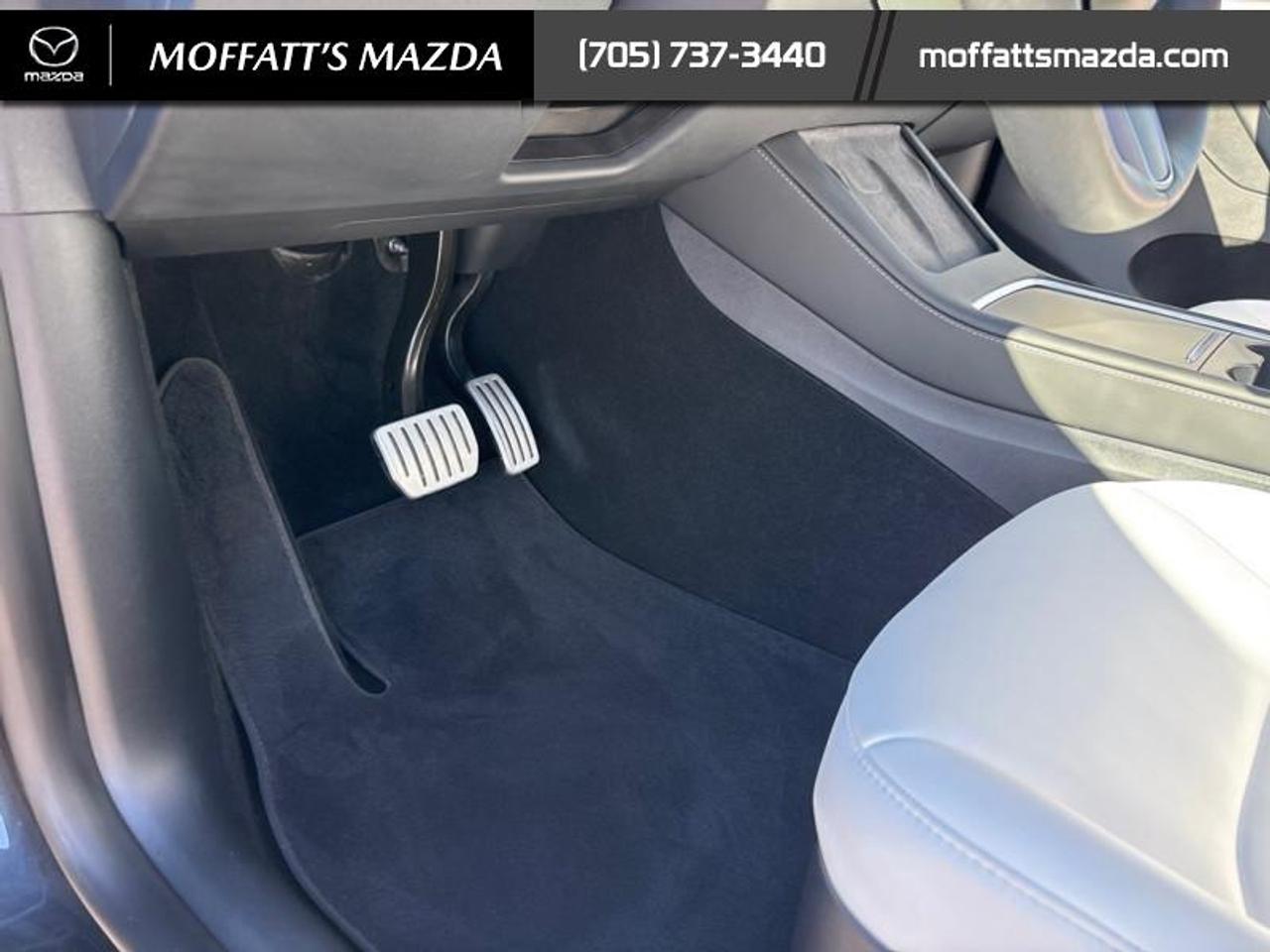 2024 Tesla Model Y PERFORMANCE Photo