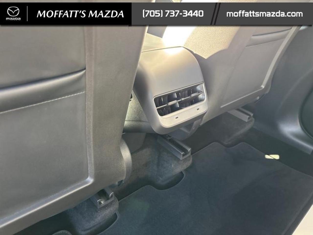 2024 Tesla Model Y PERFORMANCE Photo