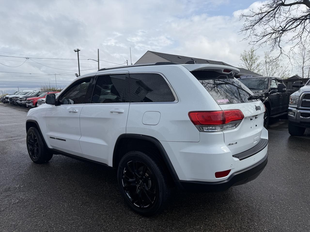 2019 Jeep Grand Cherokee Laredo E Photo4