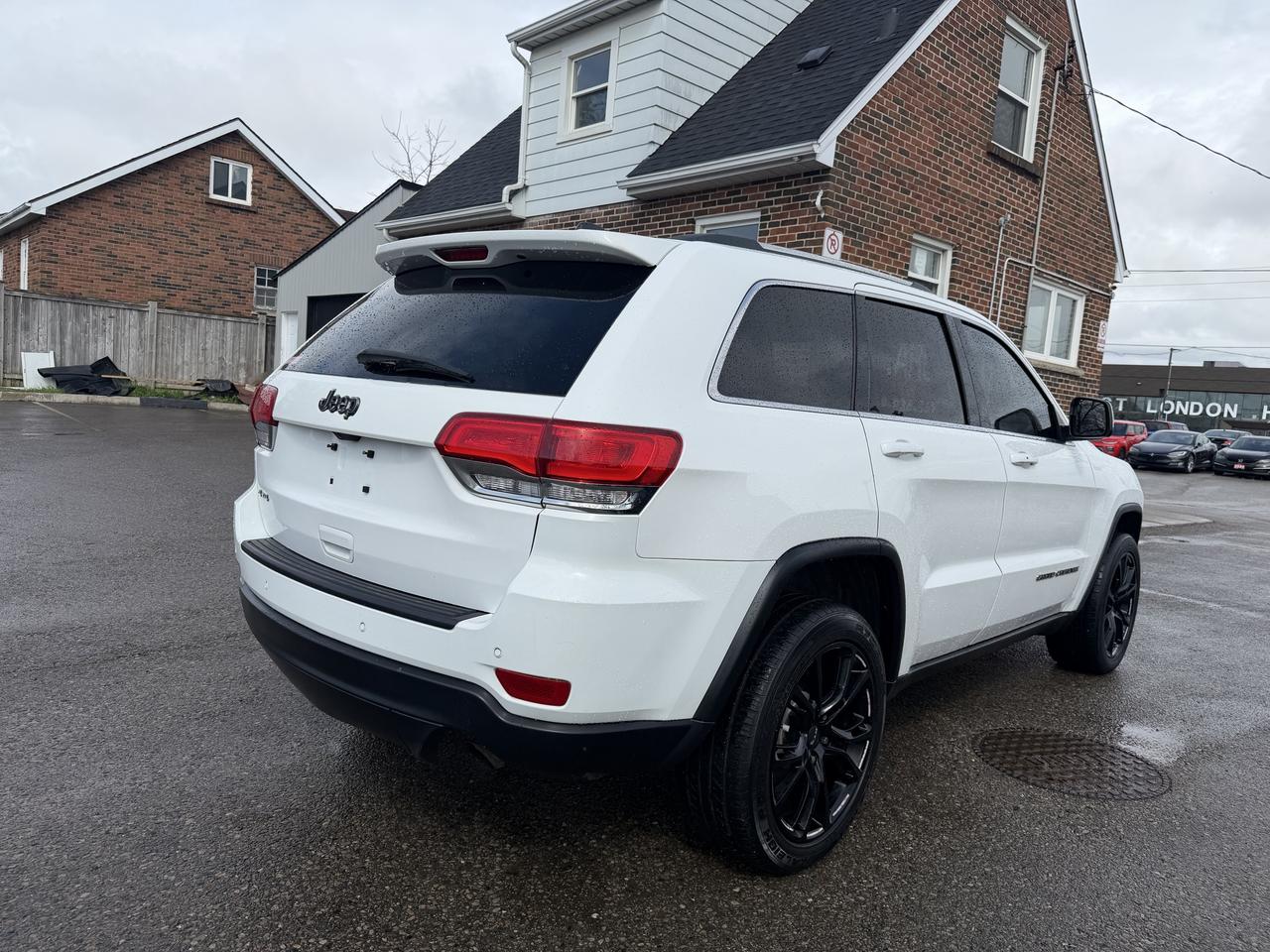 2019 Jeep Grand Cherokee Laredo E Photo