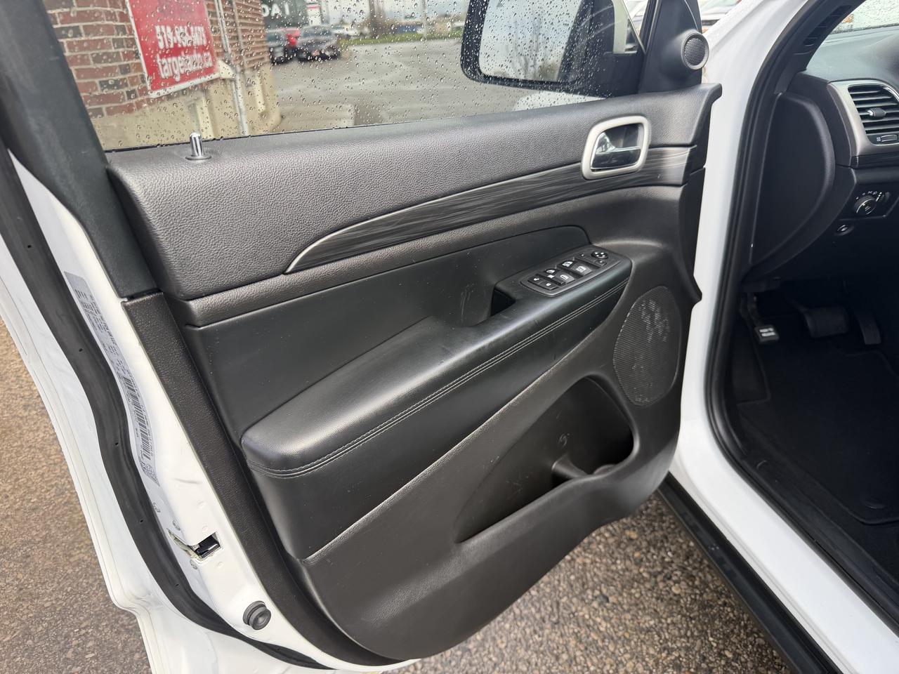2019 Jeep Grand Cherokee Laredo E Photo
