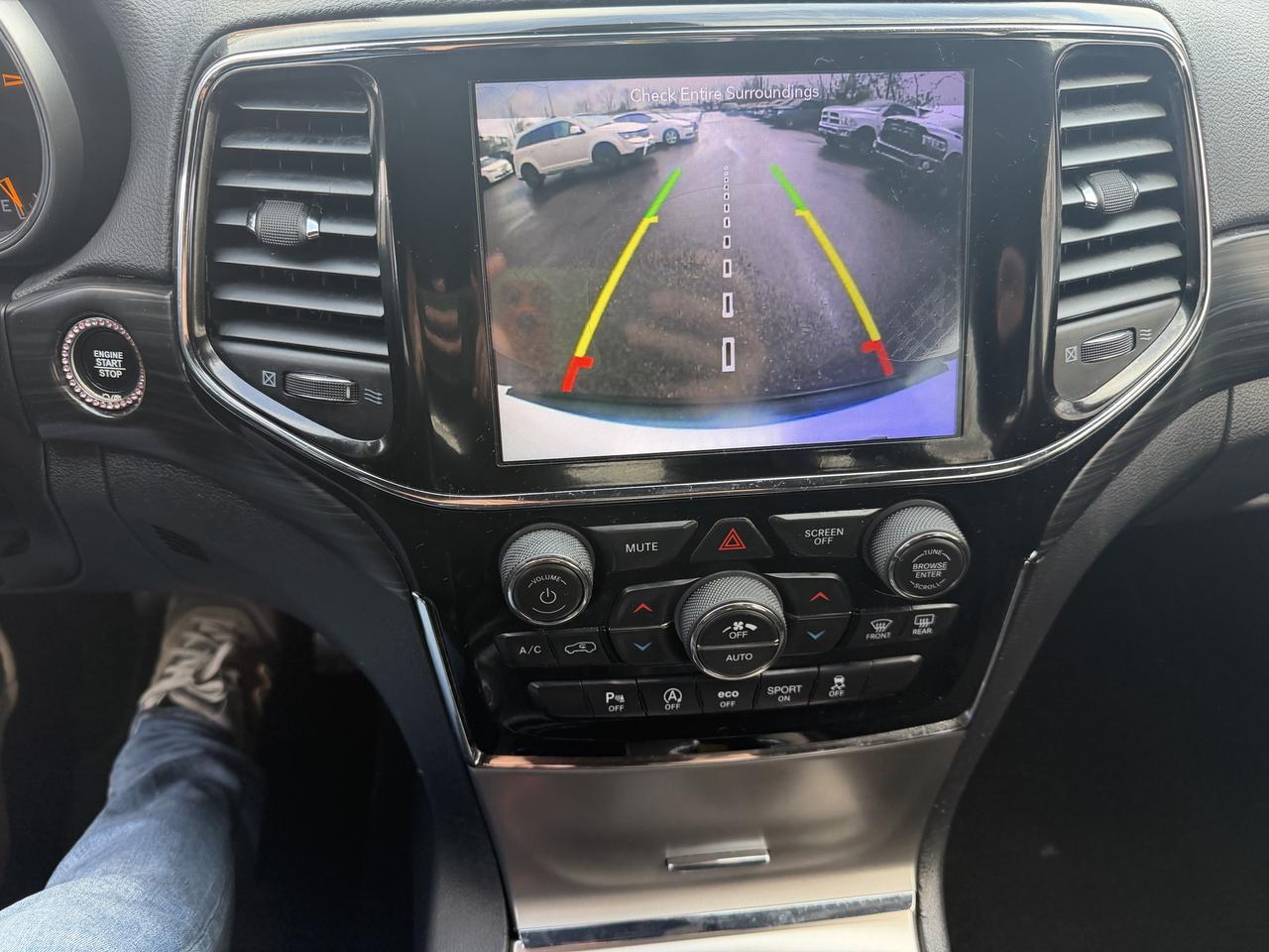 2019 Jeep Grand Cherokee Laredo E Photo