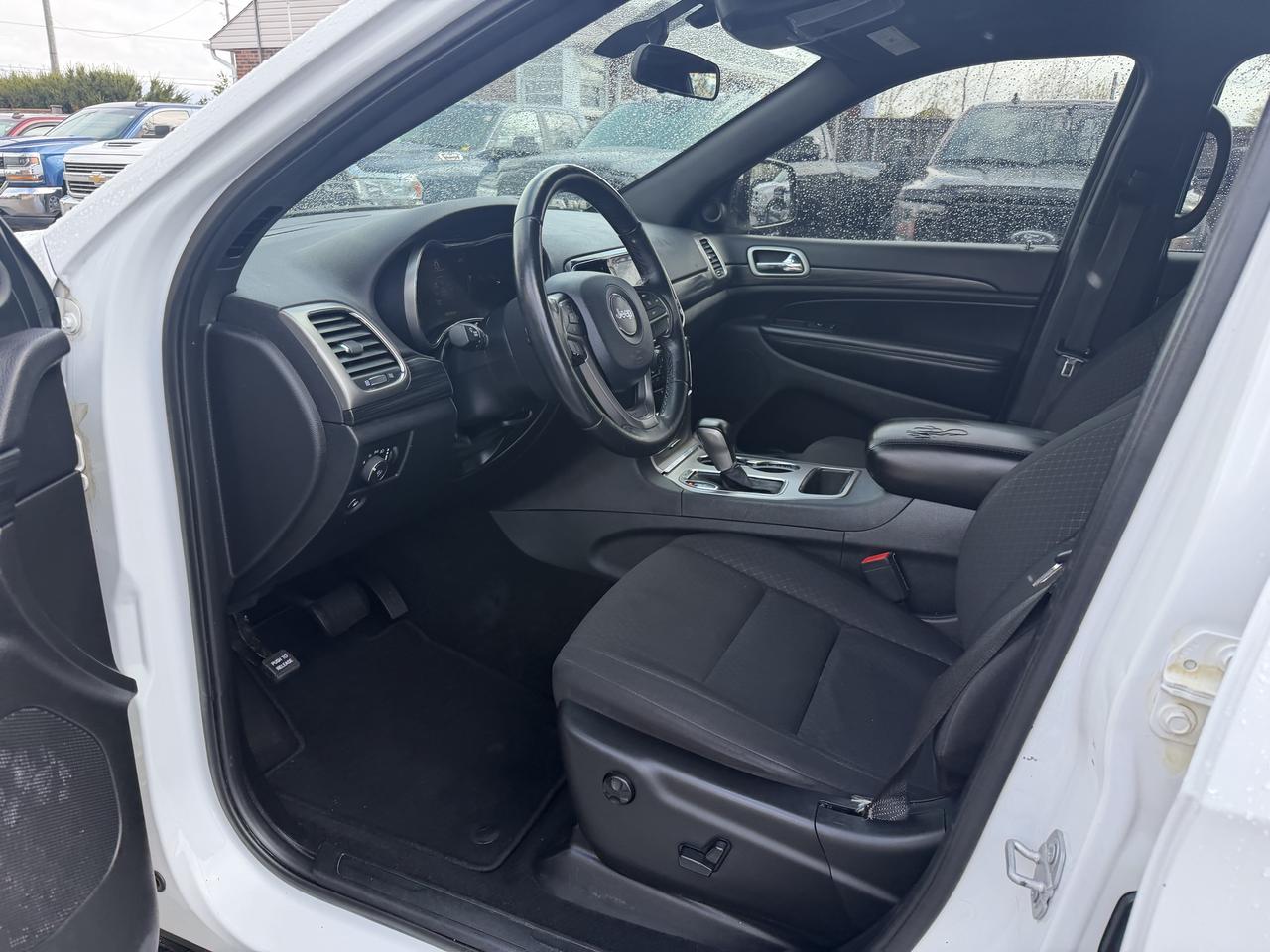 2019 Jeep Grand Cherokee Laredo E Photo