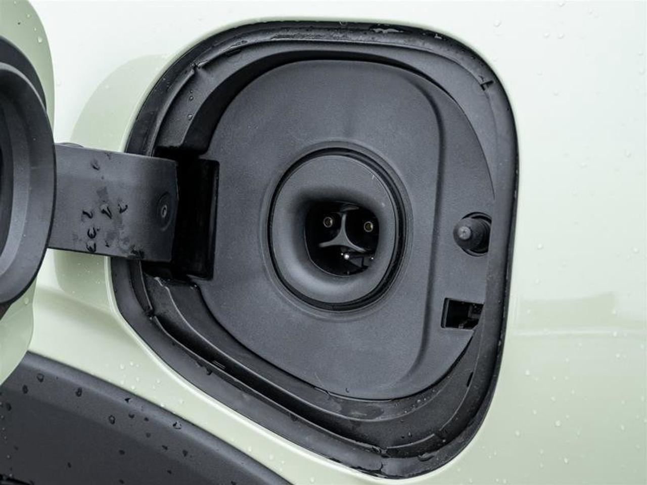 2027 Chevrolet Bolt LT Photo