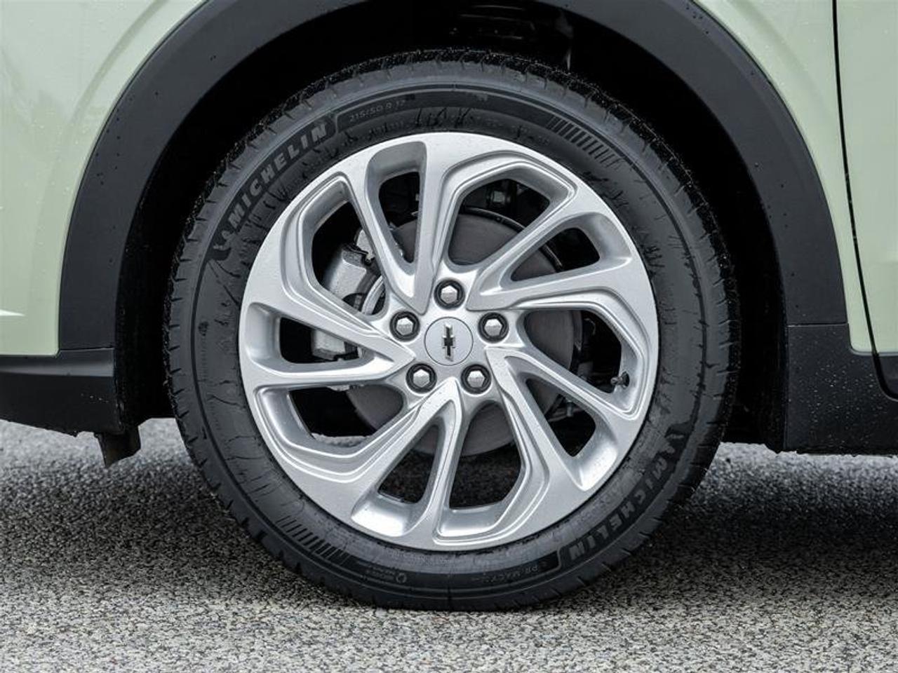 2027 Chevrolet Bolt LT Photo