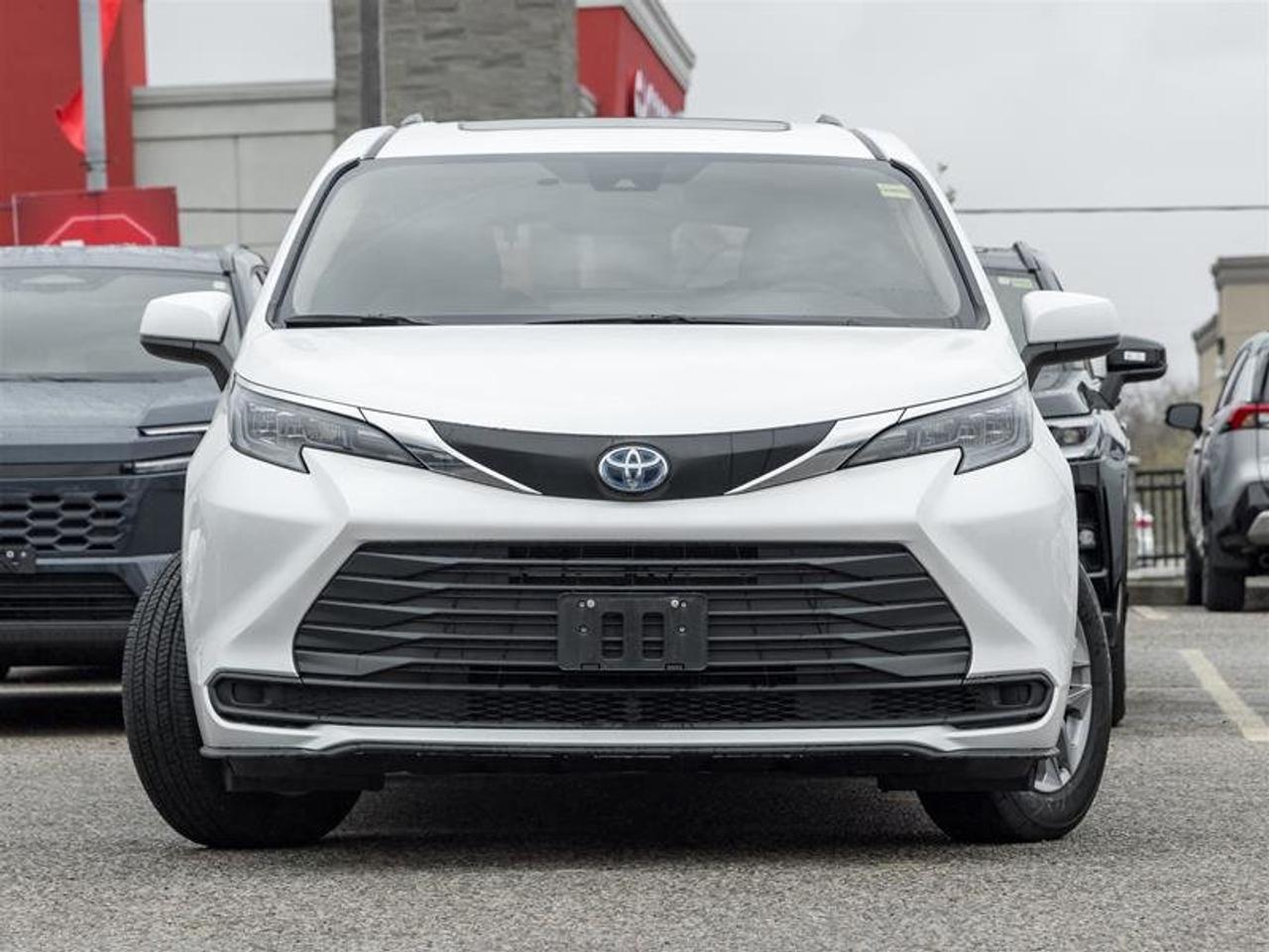 2025 Toyota Sienna Hybrid Sienna XLE 8-Pass Sunroof | Backup Cam | Heated Seats | Wireless Charging | XLE Photo