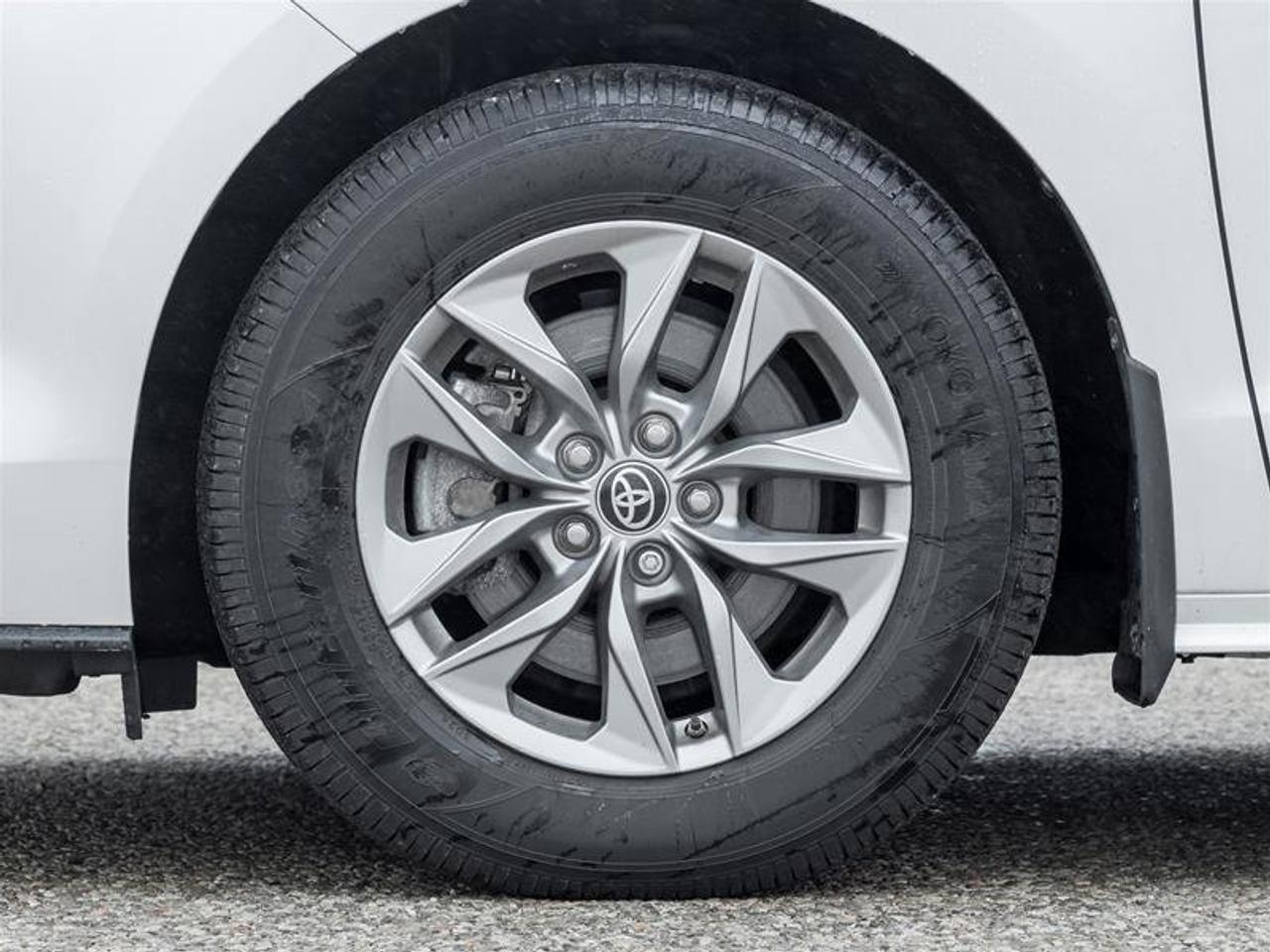 2025 Toyota Sienna Hybrid Sienna XLE 8-Pass Sunroof | Backup Cam | Heated Seats | Wireless Charging | XLE Photo