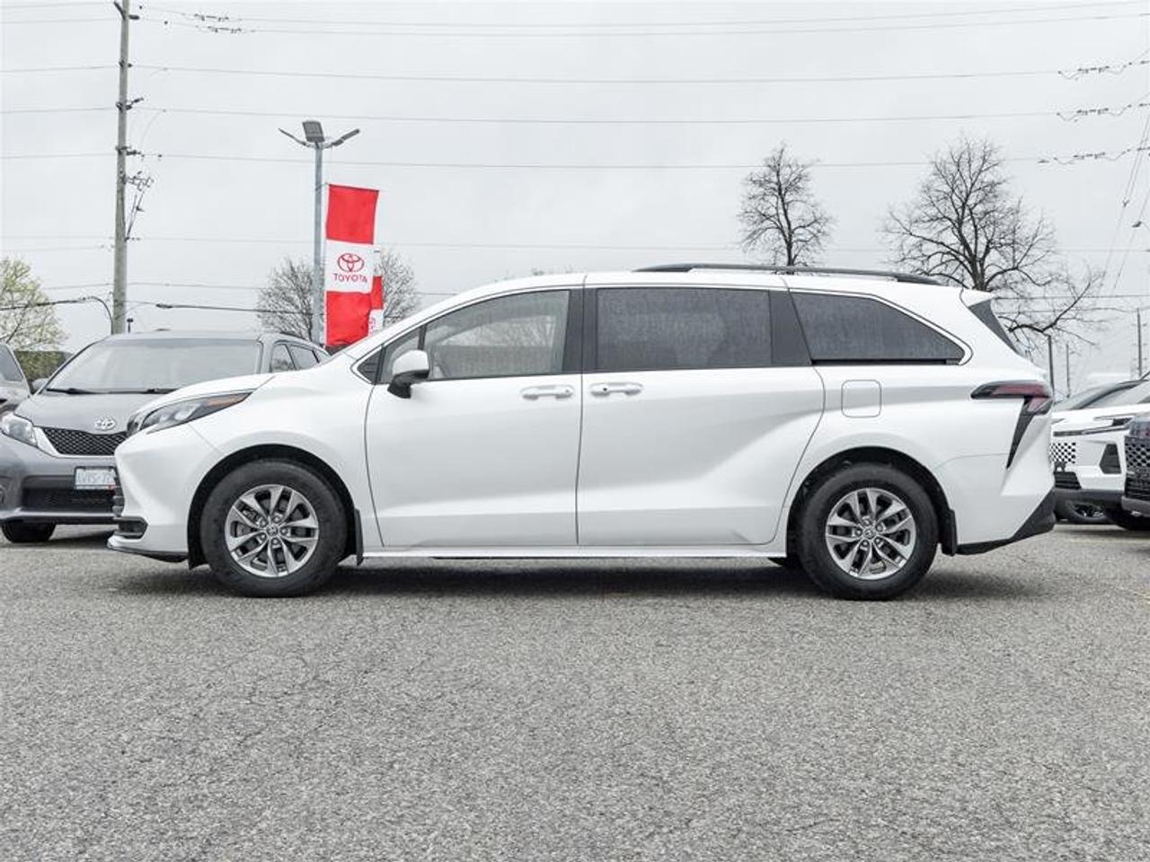 2025 Toyota Sienna Hybrid Sienna XLE 8-Pass Sunroof | Backup Cam | Heated Seats | Wireless Charging | XLE Photo2